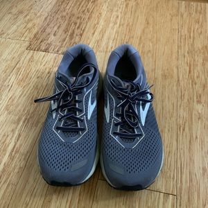 brooks ghost running shoes